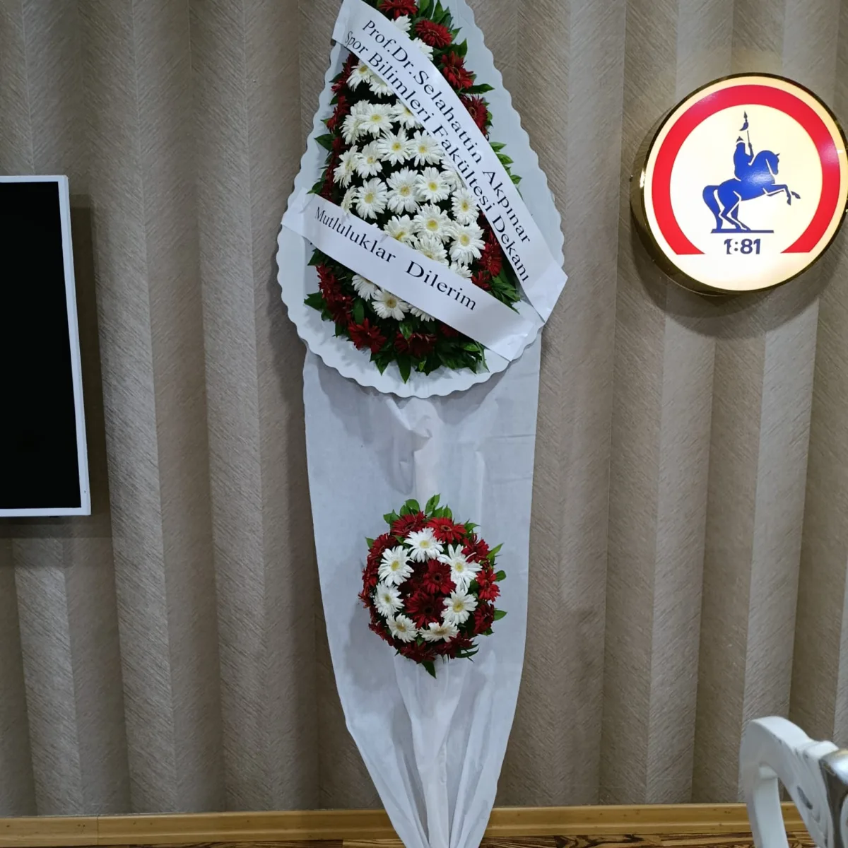 Kırmızı Beyaz Çift Katlı Gerbera Açılış Çelengi
